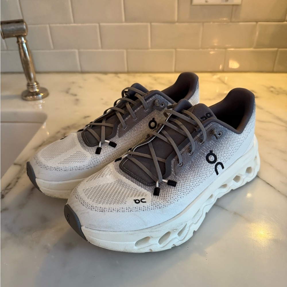 OnCloud Cloudtilt Sneakers